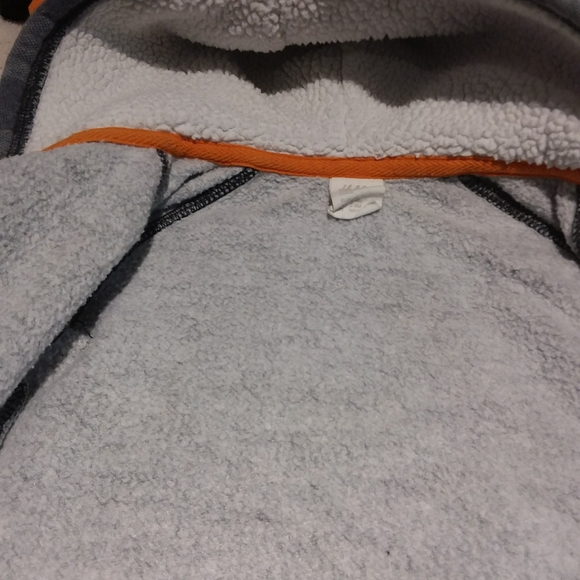 🦋2/$25 H&M plaid hoodie with sherpa lined hood - Picture 6 of 8